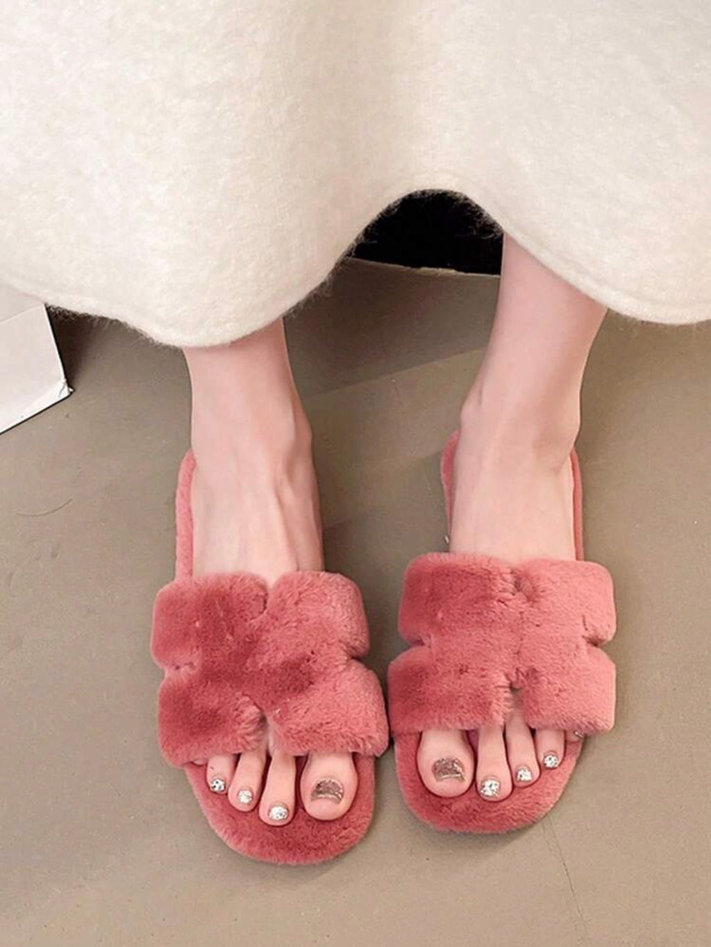 Plush H Cloud Slides